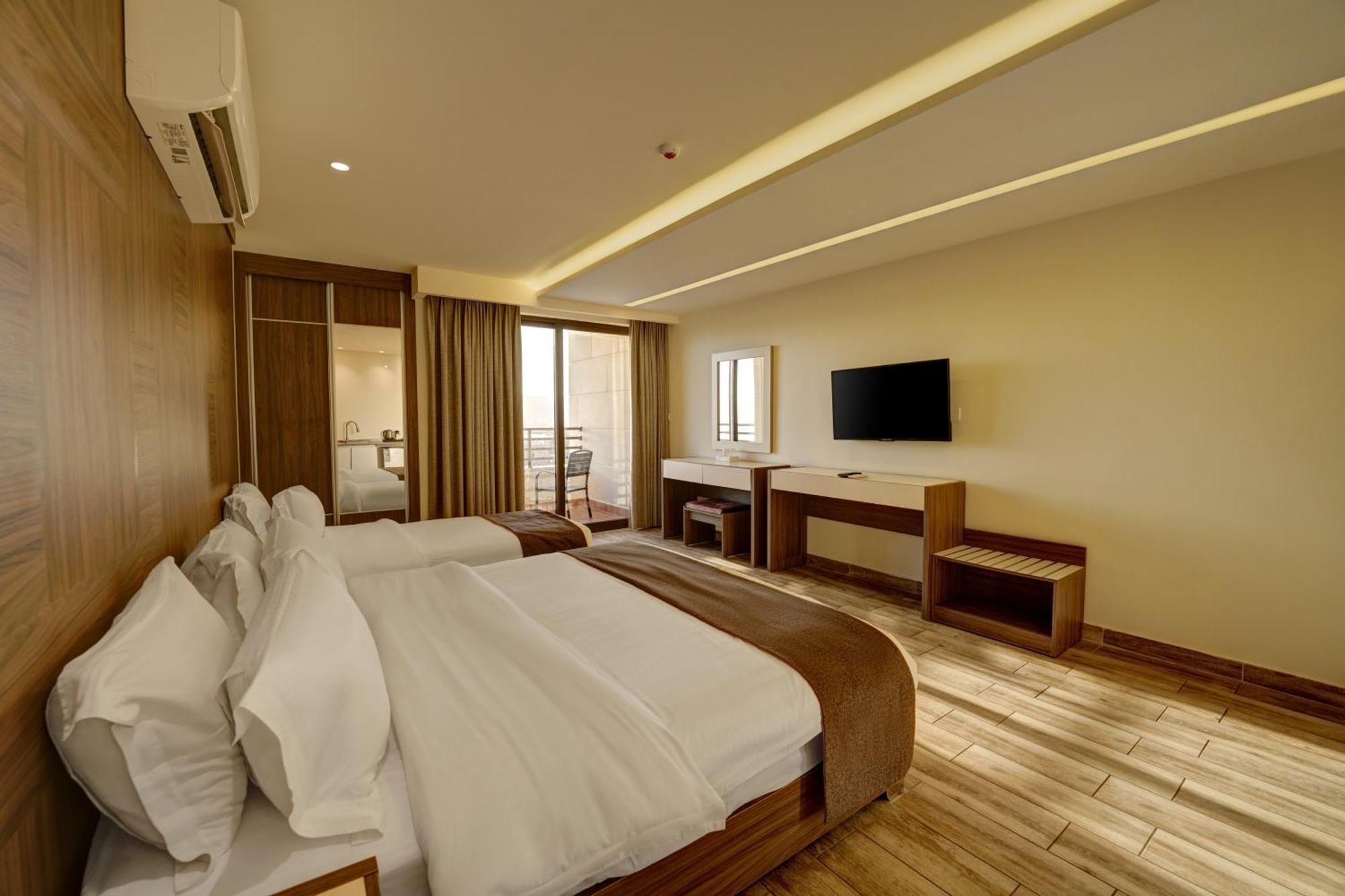 Luciana Hotel By Fhm Aqaba Exterior foto